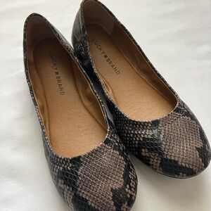 Lucky Brand Women's Snakeskin Flats - Black and Brown